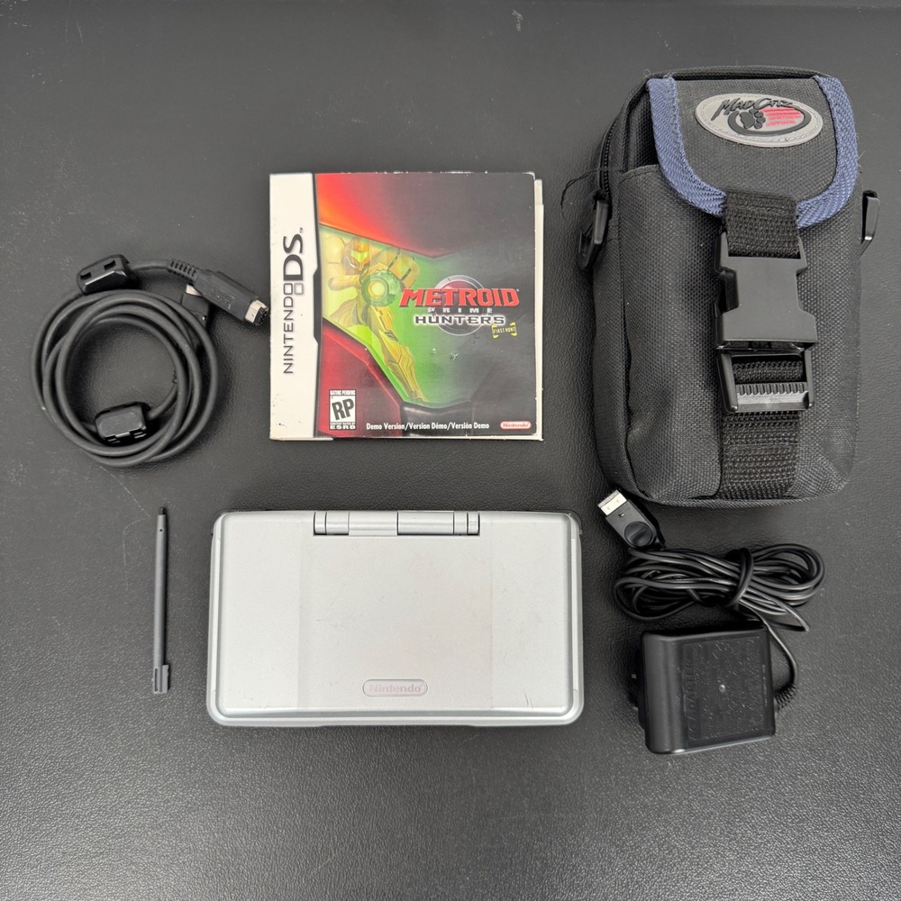 Nintendo DS NTR-001 Silver Handheld Console Bundle Metroid Prime Hunters Demo